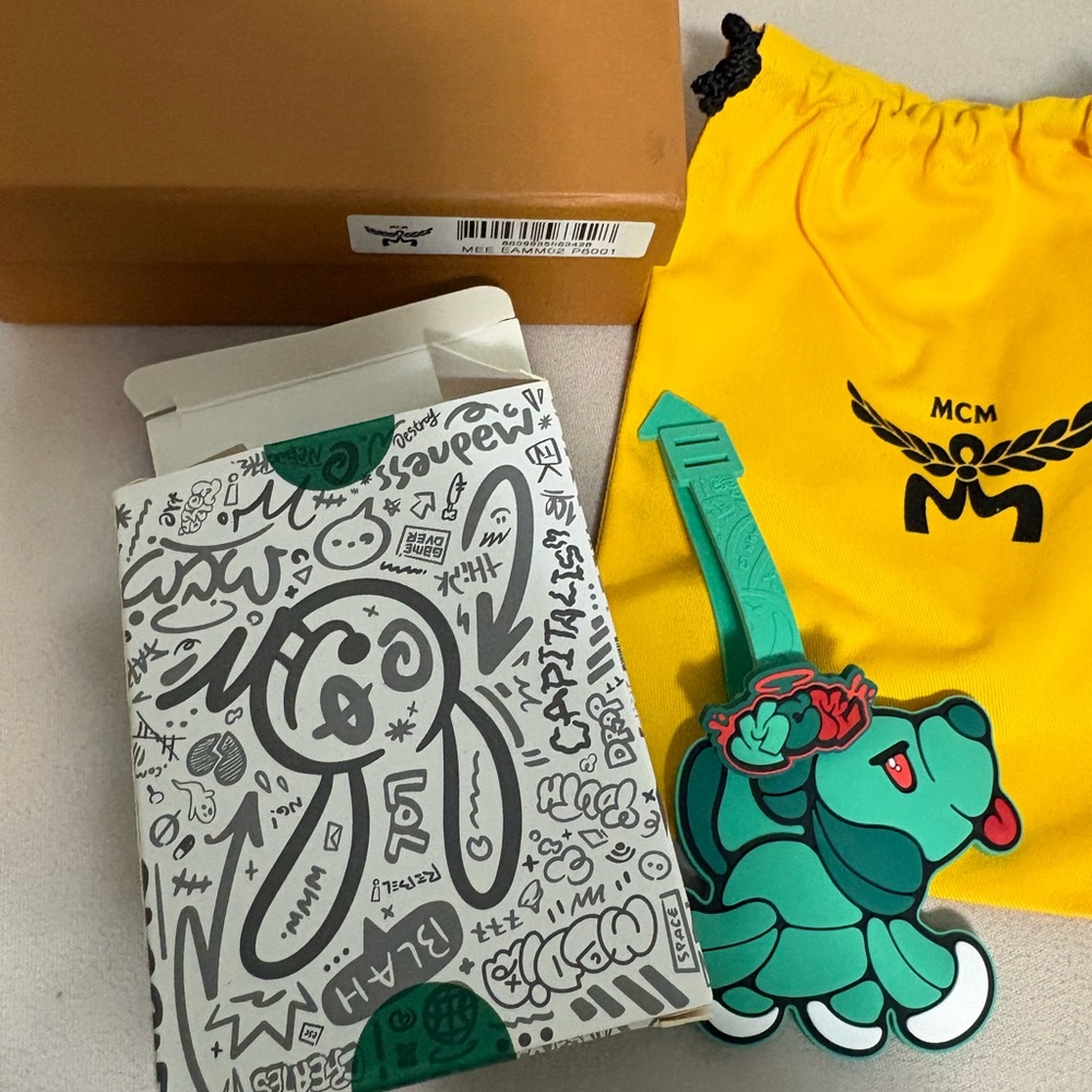 MCM with Green Dog Luggage Tag - Picture 4 of 6